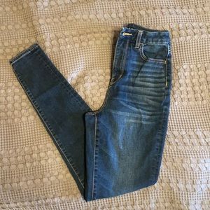 American eagle 🦅 Curvy high rise skinny jeans.